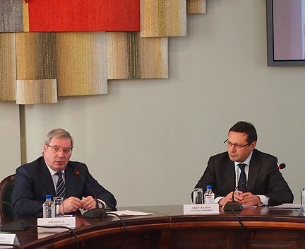 Полномочный представитель Президента РФ в СФО Виктор Толоконский и глава города Красноярска Эдхам Акбулатов