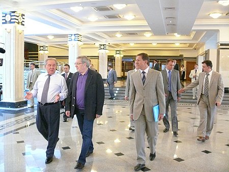 Полномочному представителю продемонстрировали реконструированное здание концертного зала Омской филармонии