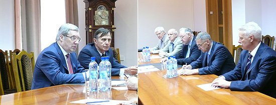 Полномочный представитель Президента РФ в СФО Виктор Толоконский встретился с послом по особым поручениям Министерства иностранных дел РФ Дмитрием Тарабриным и членами инспекционной группы МИД России