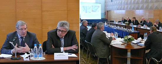 Полномочный представитель Президента Российской Федерации в Сибирском федеральном округе Виктор Толоконский и генеральный директор ХК ОАО «НЭВЗ-Союз» Виктор Медведко