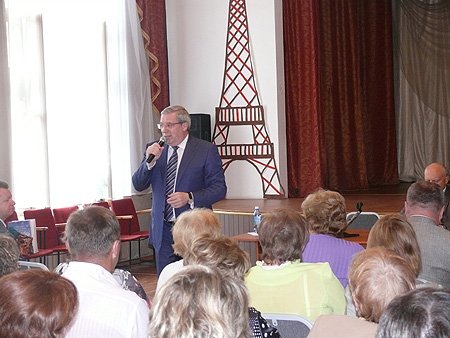 Виктор Толоконский провел встречу с активом работников сферы образования города Омска в гимназии №115