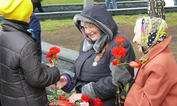 Торжественный митинг и возложение венков к Вечному огню