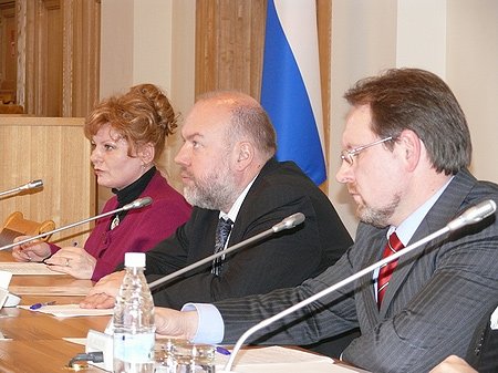 На фото: заместитель полномочного представителя Президента Российской Федерации в Сибирском федеральном округе Любовь Бурда; председатель Комитета Государственной Думы по гражданскому, уголовному, арбитражному и процессуальному законодательству Павел Крашенинников; заместитель Министра экономического развития РФ Игорь Манылов.