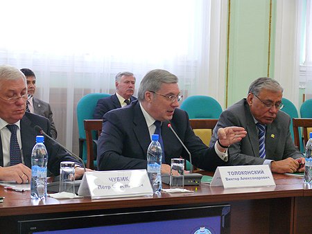 На фото: ректор национального исследовательского Томского политехнического университета Петр Чубик, полномочный представитель Президента Российской Федерации в Сибирском федеральном округе Виктор Толоконский, председатель Государственной Думы Томской области Борис Мальцев