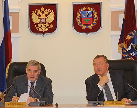 Полномочный представитель Президента РФ в СФО Виктор Толоконский и губернатор Алтайского края Александр Карлин
