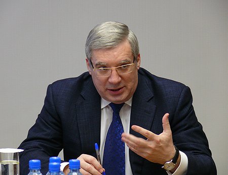 Полномочный представитель подчеркнул, что при принятии градостроительных решений нужно ориентироваться на стратегические задачи развития территорий