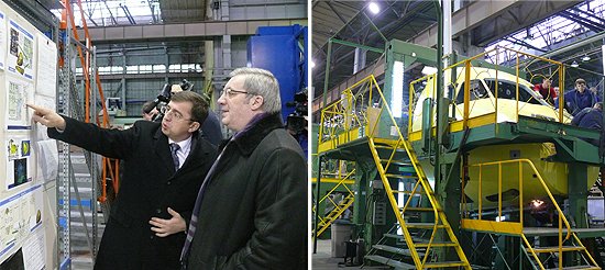 Полномочный представитель Президента Российской Федерации в Сибирском федеральном округе Виктор Толоконский и генеральный директор ОАО «НАПО им.Чкалова» Андрей Калиновский. Производственные мощности авиазавода (справа).