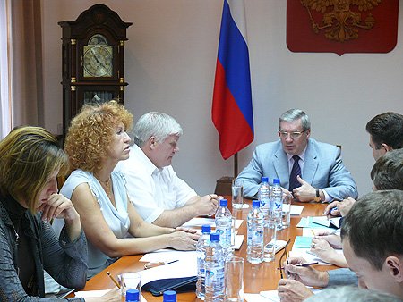 Объемы строительства малоэтажного индивидуального жилья в Сибирском федеральном округе недостаточны - считает Виктор Толоконский