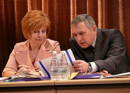На фото: председатель Всероссийского педагогического собрания, член Генерального Совета партии «Единая Россия» Валентина Иванова, полномочный представитель Президента Российской Федерации в Сибирском федеральном округе Анатолий Квашнин