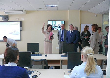 Полпред осмотрел Сибирский филиал корпоративного университета Сбербанка