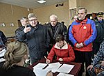 Полпред и глава МЧС Владимир Пучков совершили облет пострадавших от природных пожаров территорий Республики Хакасия