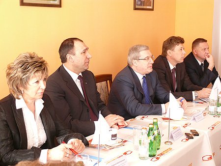 Виктор Толоконский обсудил вопросы развития строительного рынка (слева – председатель НП «Деловой клуб строителей» Майис Мамедов)
