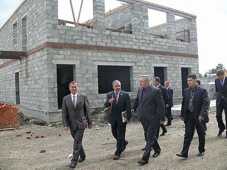Осмотр площадки жилого комплекса