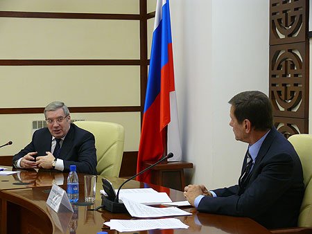 Полномочный представитель Президента Российской Федерации в Сибирском федеральном округе Виктор Толоконский и заместитель Председателя Правительства РФ Александр Жуков