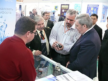 Полномочный представитель Президента РФ в СФО Виктор Толоконский на выставке 'СибПолитех'