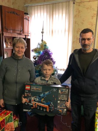 8-летний Сергей из Донецкой Народной Республики получил конструктор, о котором мечтал