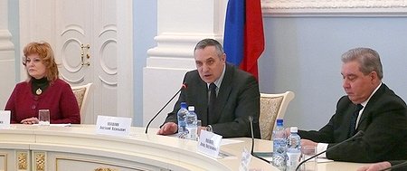 На фото: заместитель полномочного представителя Президента Российской Федерации в Сибирском федеральном округе Любовь Бурда, полномочный представитель Президента Российской Федерации в Сибирском федеральном округе Анатолий Квашнин, губернатор Омской области Леонид Полежаев