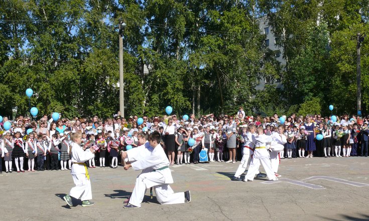 Во время торжественной линейки