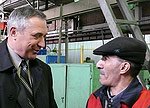 Анатолий Квашнин ознакомился с производством машин и оборудования на многопрофильном предприятии ЗАО «Сибтекстильмаш»