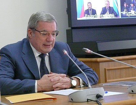 Как только государственная и муниципальная власть будут эффективно контролировать использование земельного ресурса, изменится культура отношения к земле, поведение всех участников процесса – населения, юридических лиц, хозяйствующих субъектов - Виктор Толоконский