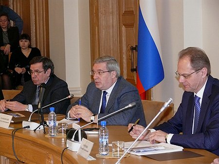 Полномочный представитель считает, что в выработке новых управленческих механизмов должны активнее участвовать экспертные сообщества