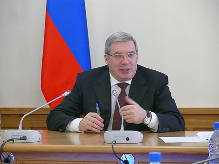 Полномочный представитель считает, что программ патриотического воспитания молодежи в регионах округа должно быть больше