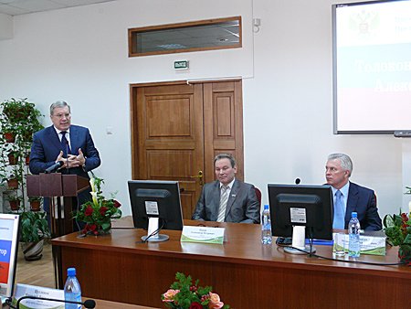Совет ректоров аграрных вузов СФО - полномочный представитель Виктор Толоконский, ректор Бурятской государственной сельскохозяйственной академии Александр Попов, президент Республики Бурятия Вячеслав Наговицын